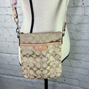 ⭐️Coach crossbody pink strap 8x7